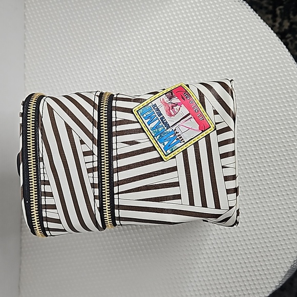 HENRI BENDEL CLASSIC STRIPED  TRAIN / COSMETIC CASE - Picture 3 of 9